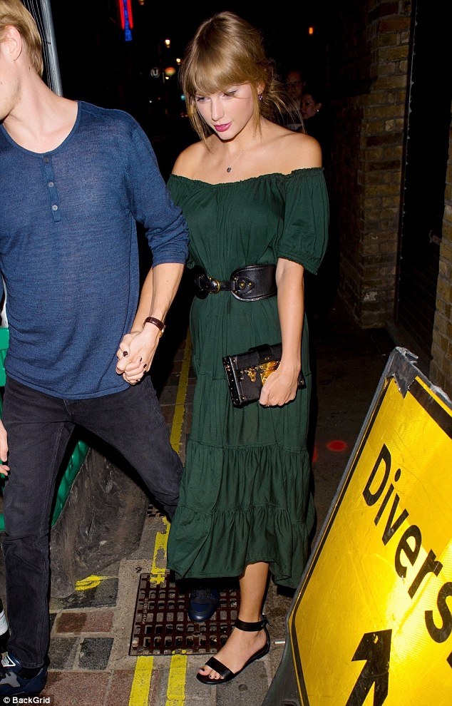 霉霉和男朋友在纽约主场,霉霉男友travis演唱会