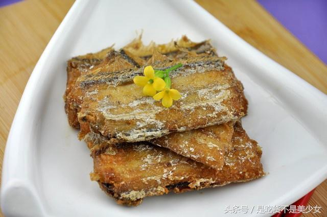 带鱼的家常做法大厨教你一招,无骨干带鱼最正宗的做法