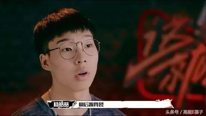 为什么李易峰话题度那么高,李易峰和粉丝相爱相杀的瞬间