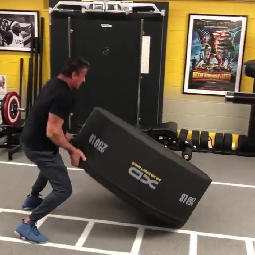 史泰龙肌肉爆棚,72岁的史泰龙肌肉状态