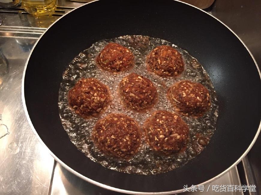 饭店里面的红烧狮子头太诱人了,红烧狮子头酒店正宗做法