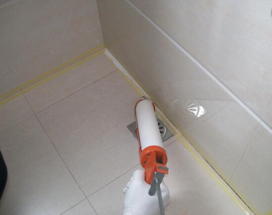 卫生间玻璃胶发霉怎么解决,卫生间玻璃胶容易发黑怎么去除