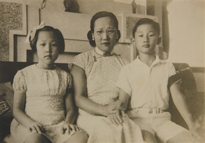 《落花生》：许地山的女儿，被迫嫁给老农民，后来，有人劝她离婚