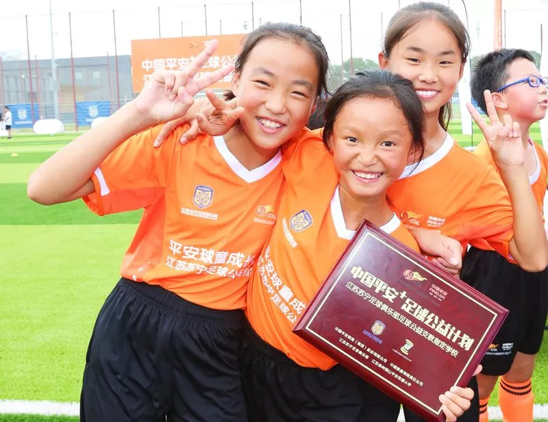 25名赴英国曼城学习的中国足球少年，后来怎么样了？