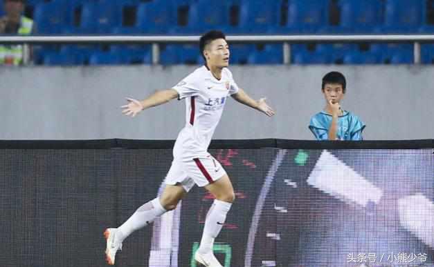 国足0比2日本韦世豪武磊的表现,国足10大最佳球员