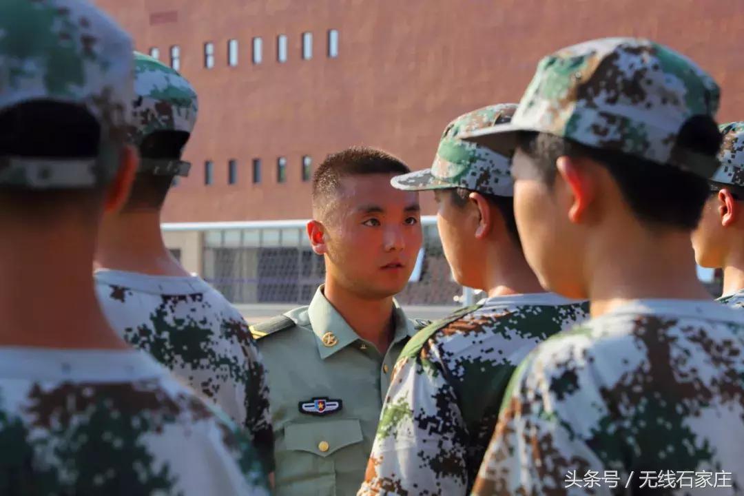 石家庄学校军训视频,27中学校石家庄军训