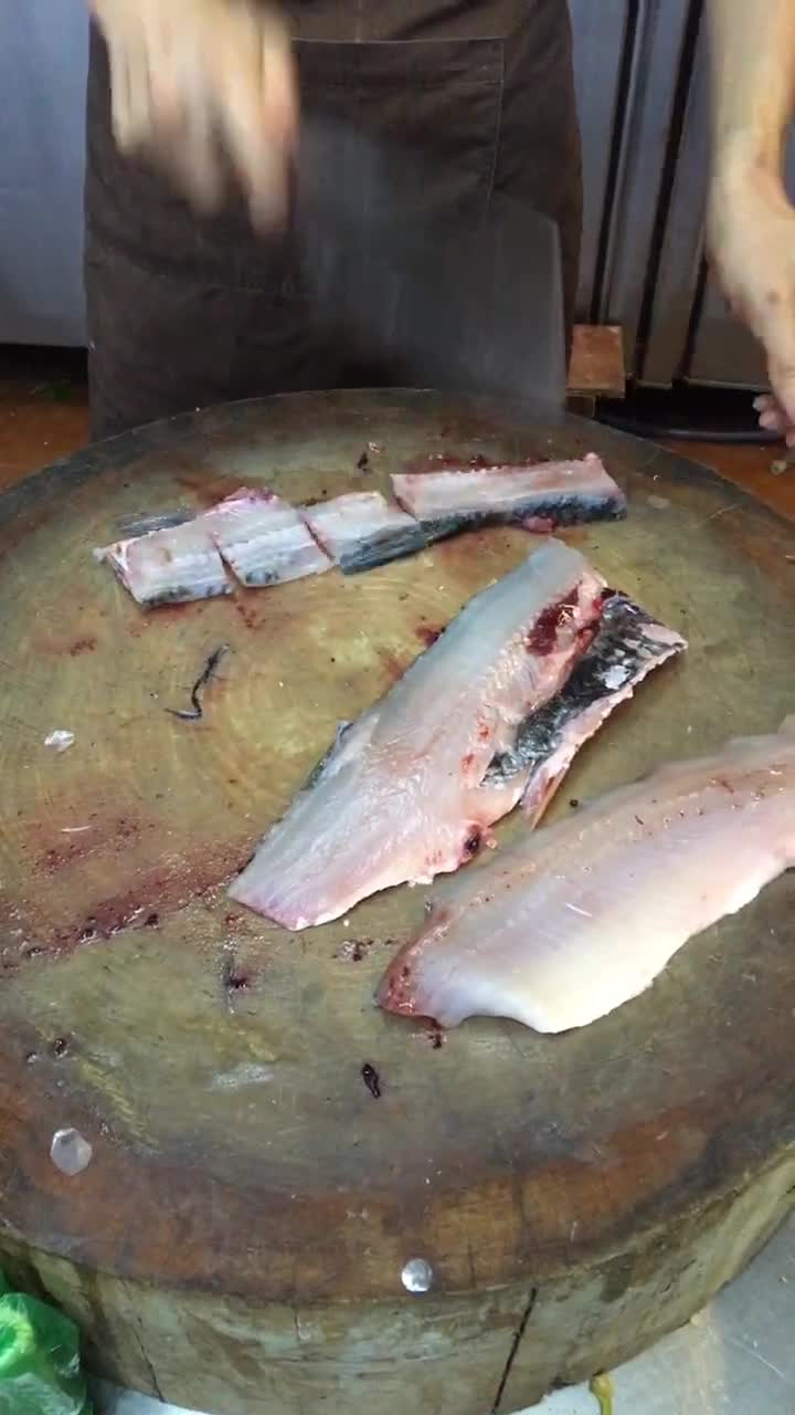 水煮鱼改刀腌制方法,水煮鱼怎么切片视频教程