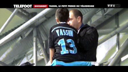 开场10秒他就进球了,对方球员怎么都站着不动?