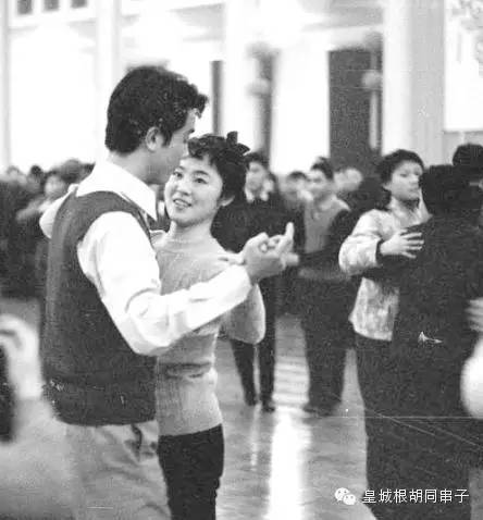 交际舞为什么会被大多数人批评,交际舞的危害