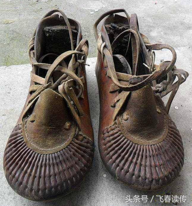 行军打仗时，皮鞋又臭又硬，怎么吃？中国女兵告诉你