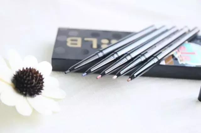 贫民窟女孩好物化妆品套装推荐,学生党100元就能搞定的平价彩妆