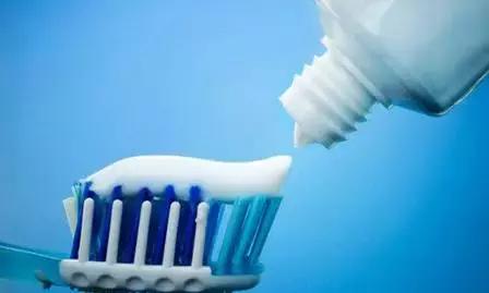 白t恤领口发黄用什么漂白剂,白t恤领口洗白推荐