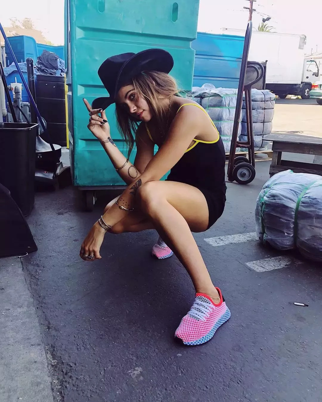 ins风格拍照姿势,推荐ins风拍照姿势