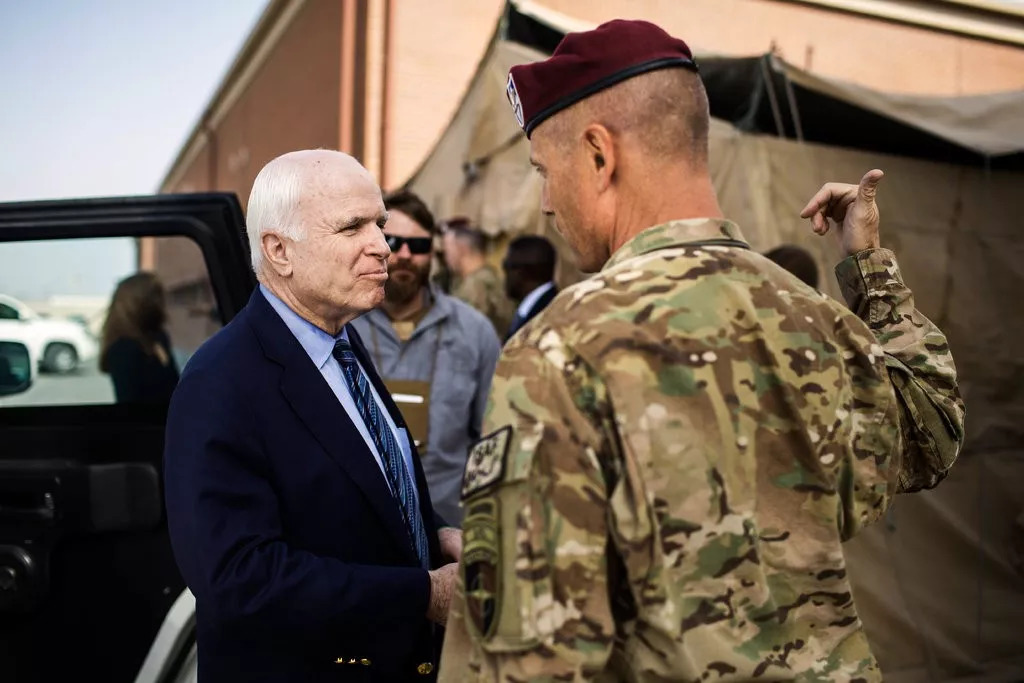 如何看待麦凯恩死后的隆重礼遇,麦凯恩在美国的葬礼