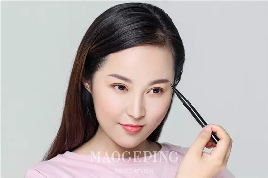 日常简单又好看的妆容应该怎么画,超简单的妆步骤