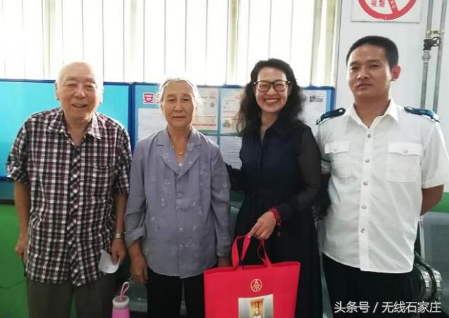 老人走失公交司机暖心送回,老人遗失现金乘客司机拾金不昧