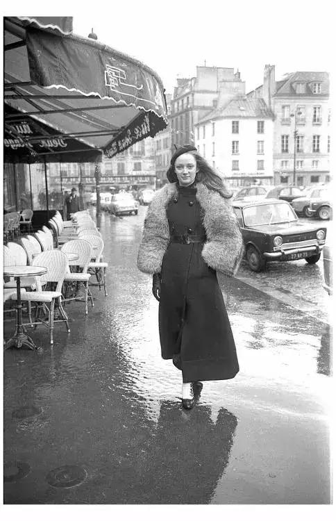 亚洲首展！开枪射画肉上绣花……这场叫“她”的展览，见识女性的力量