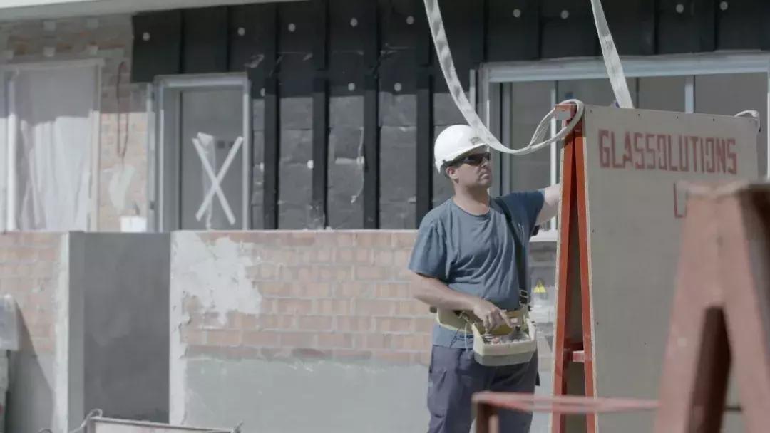 鐧芥墜璧峰浠庢惉鐮栧皬浼欏埌鍦颁骇澶т酣,浠庢湇鍔″憳鍒伴潪甯告湁閽辩殑鍦颁骇澶т酣