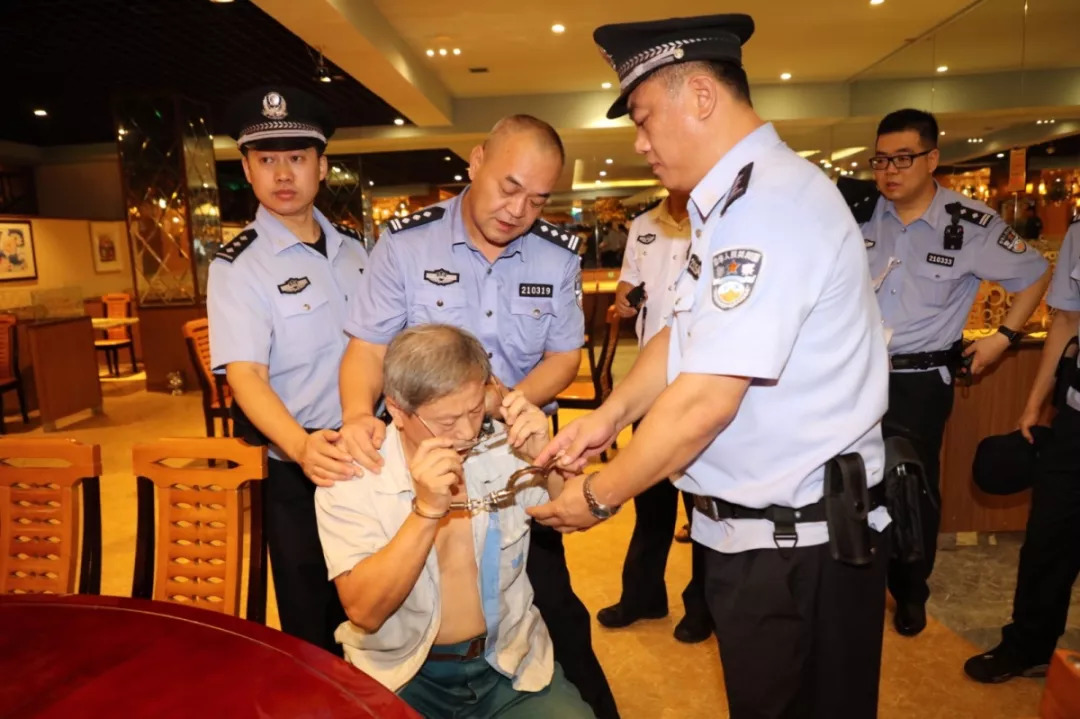 出动警力400多人大连中院强制腾退一游泳馆