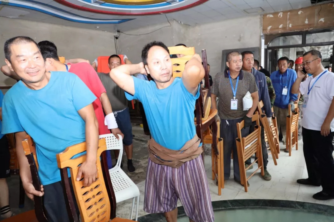 出动警力400多人大连中院强制腾退一游泳馆