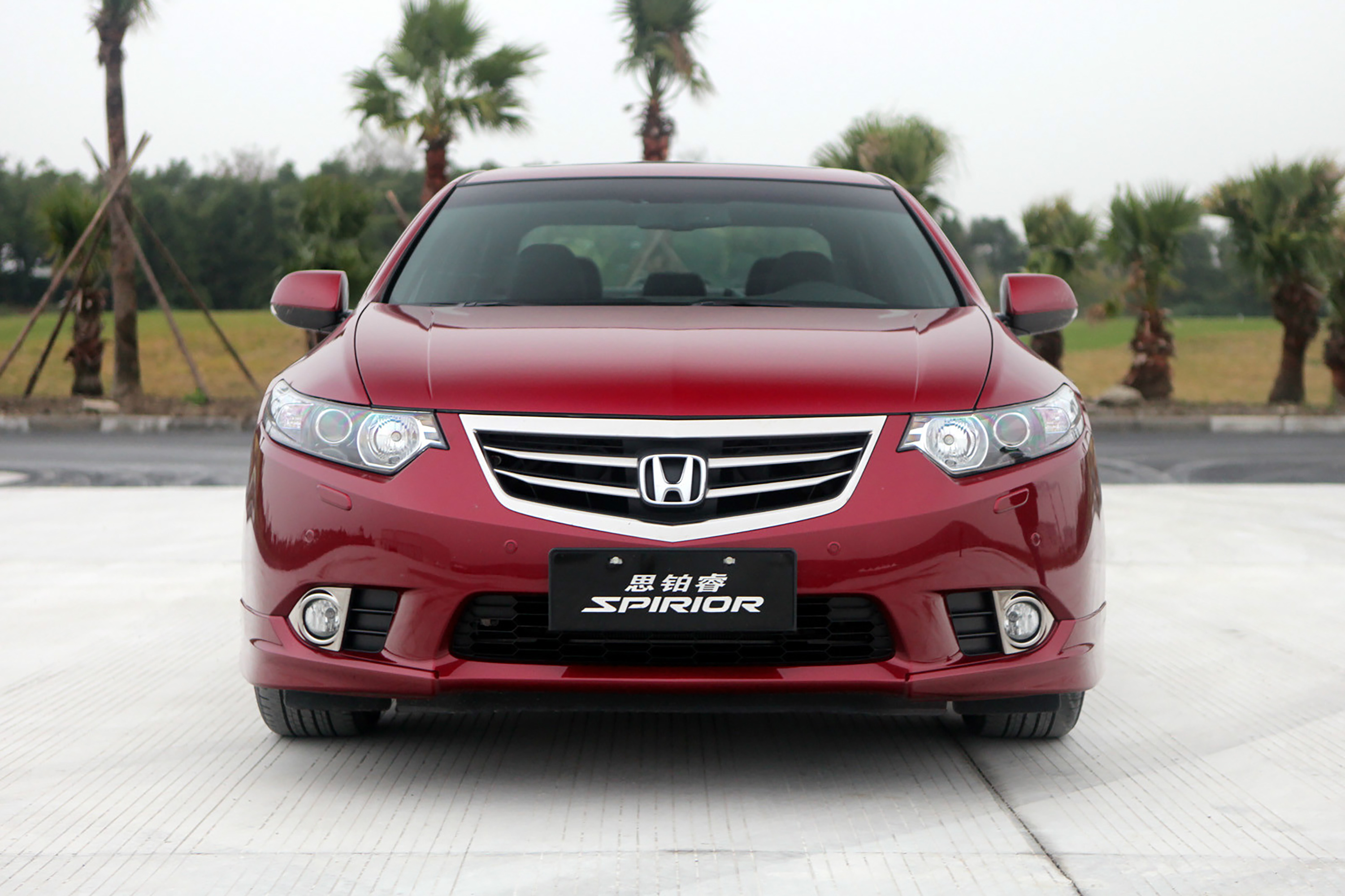 二手思铂睿和皇冠哪个更值得买,17年思铂睿2.0二手多少钱