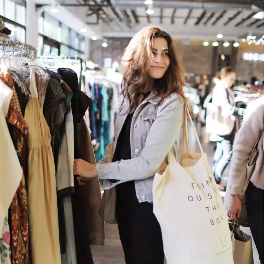 90后女孩践行零垃圾生活，四年产生的垃圾一个玻璃瓶就能装下……