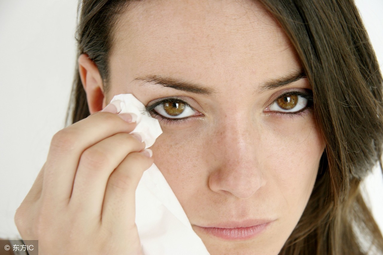 眼睛出现四个问题说明肝脏有问题,早上起床眼模糊是肝不好吗
