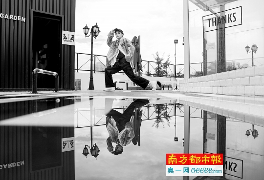 这位00后真skr人才！卖衣服年入百万