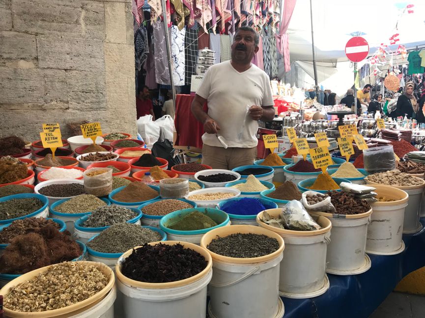 不焦虑的淘宝店主:30岁辞职留学土耳其,遇见战火与宁静