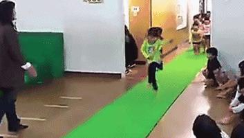 侧空翻儿童舞蹈,倒立日本幼儿园