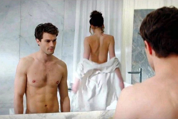 《五十度灰》和《暮光之城》的相似性