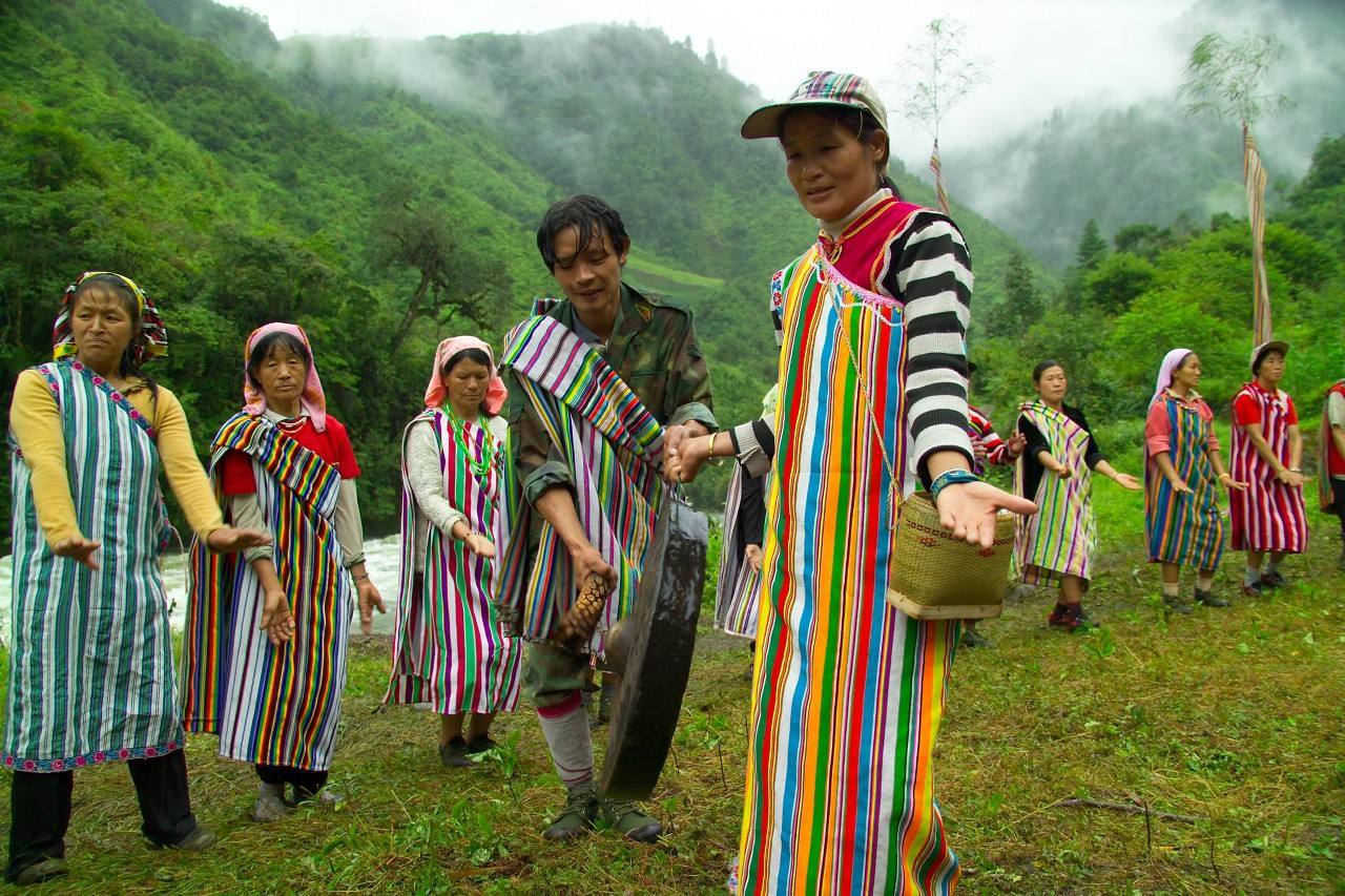 中国人口最少的民族是哪个民族啊,中国人口最少的民族是什么民族