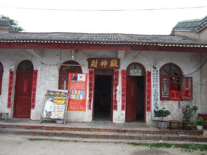 武当山下面的小镇是哪个,武当山的一个小镇