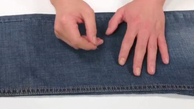 裤腿太宽不用针线怎么变窄一点,裤腿太宽怎么办简单方法