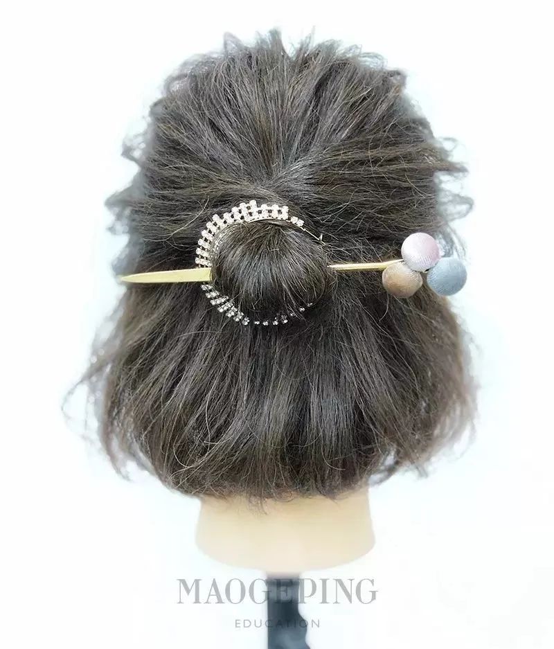 女童8-9岁中短发怎么扎简单又漂亮,30岁短发怎么扎好看又简单漂亮