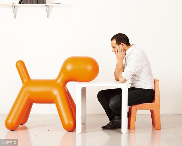 夜间熬夜久坐小腿浮肿,老人久坐脚小腿浮肿是什么原因