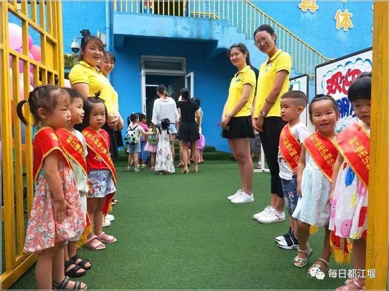 九月，我们开学啦！把天府故事读给世界听……