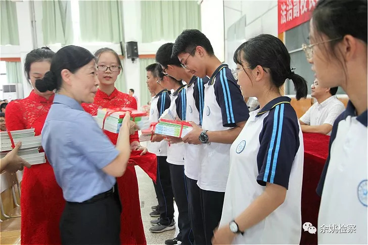 开学法制第一课,开学第一讲法制副校长受聘仪式