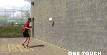 足球短距离球教学,在家就能练的足球技巧增加球感