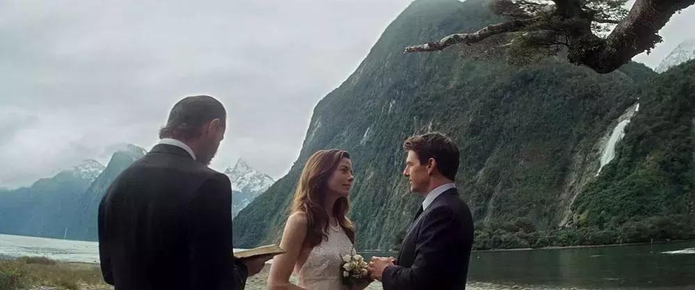 阿汤哥追飞机跳崖,极限高空实力跳伞的阿汤哥