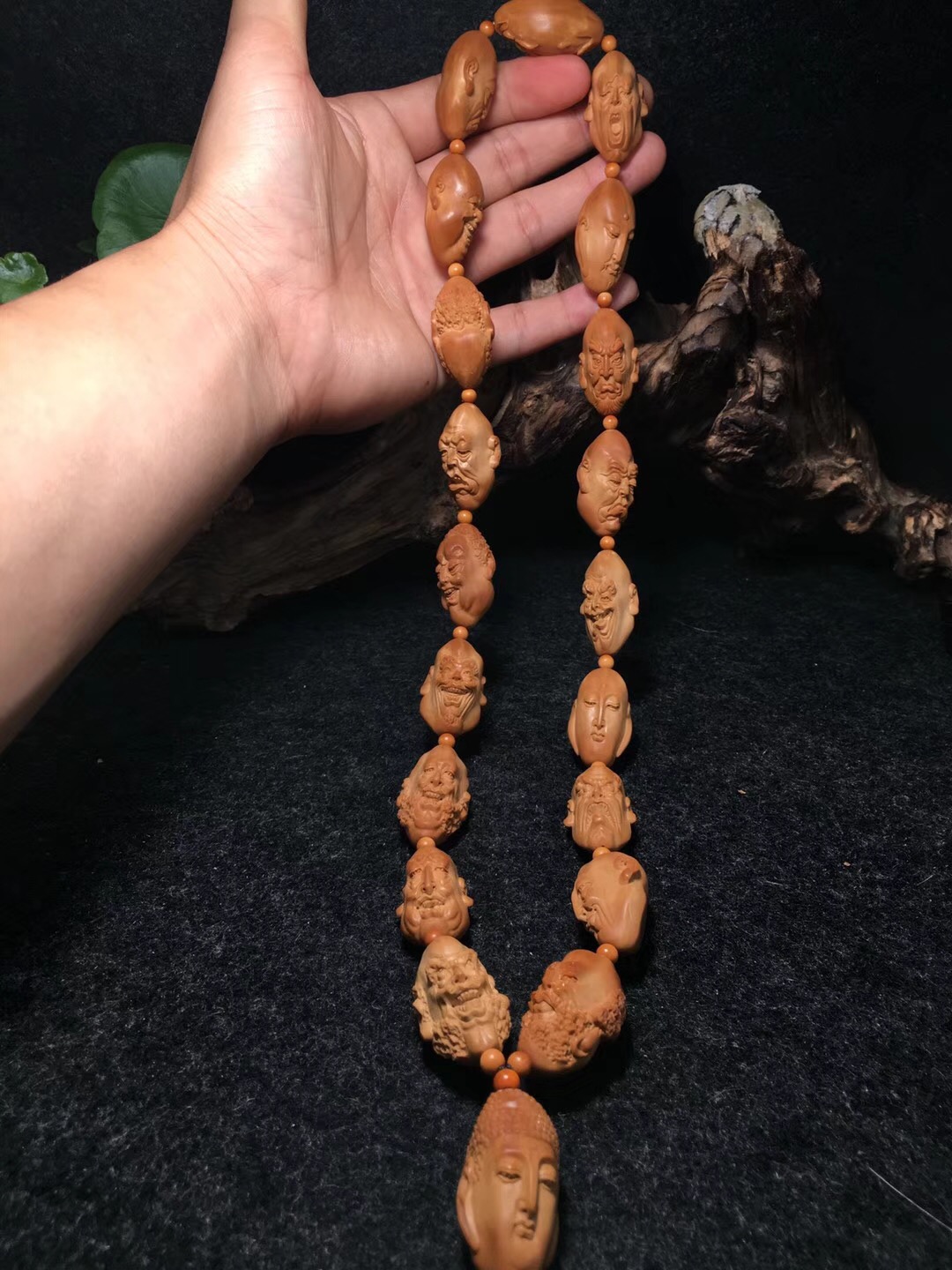 颐缘轩精品橄榄核雕,精品手工橄榄核雕