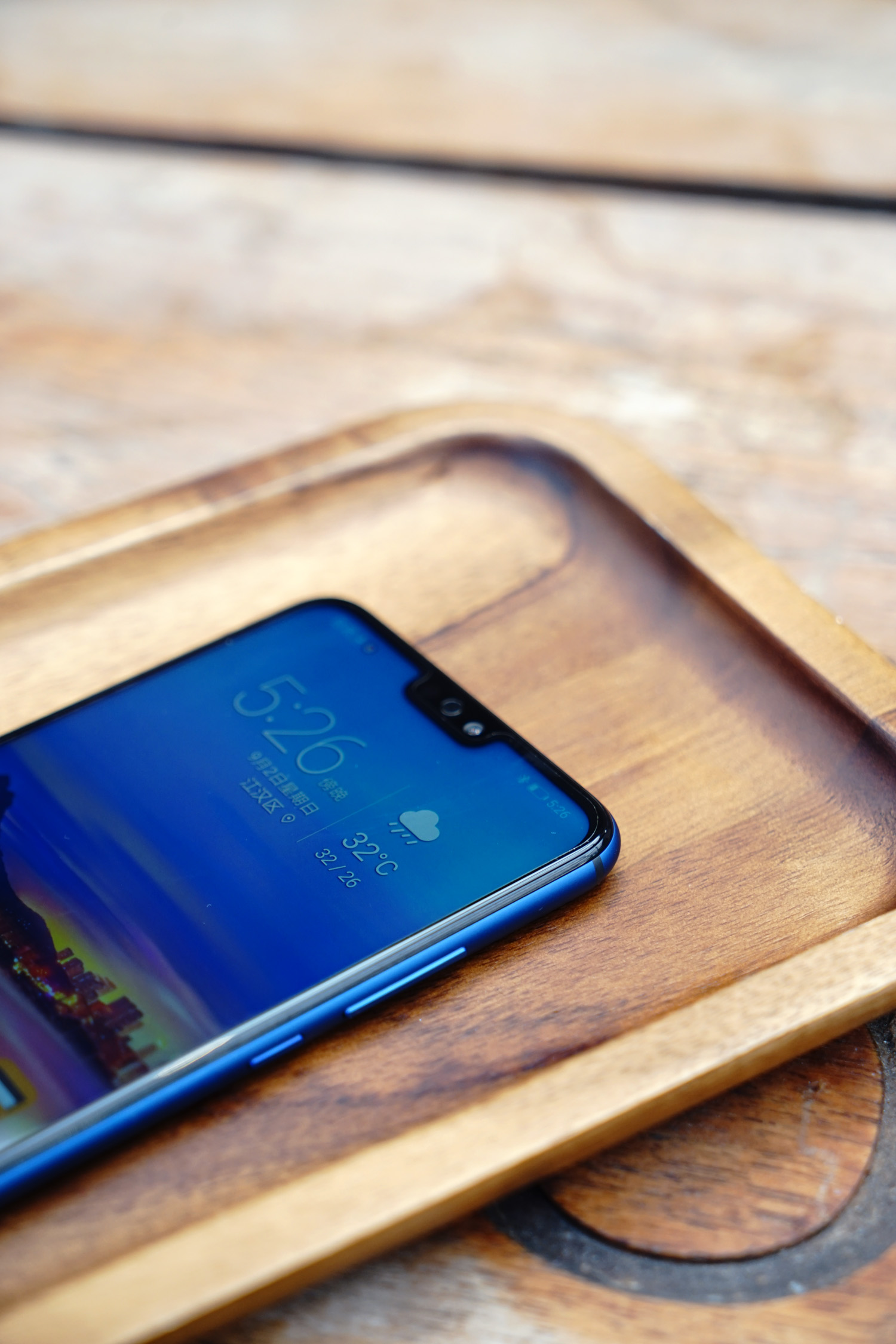 荣耀8x上手评测千元霸屏名不虚传,荣耀八魅海蓝