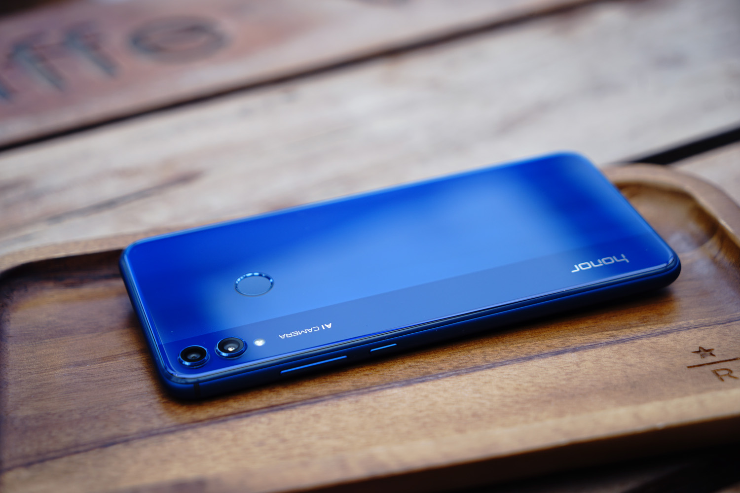 荣耀8x上手评测千元霸屏名不虚传,荣耀八魅海蓝