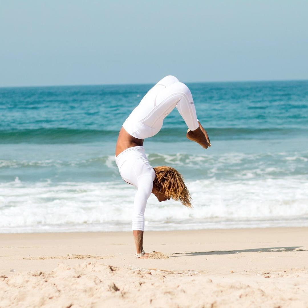 原来倒立这么多好处,初学倒立的正确练习方法