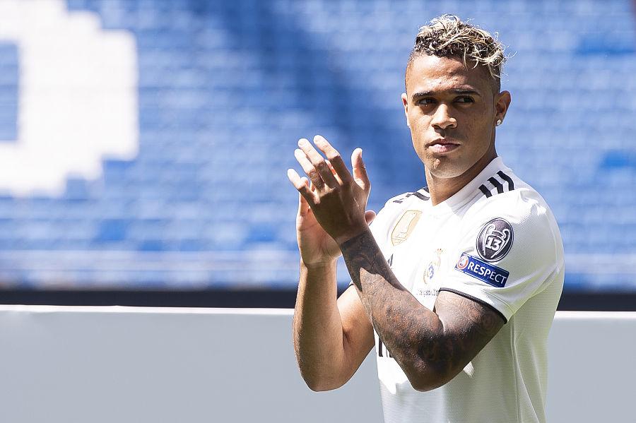 阿森西奥替补马里亚诺,马里亚诺接过c罗的球衣