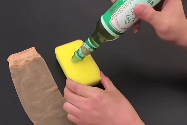 空调上放一条旧*袜丝**，解决了家家户户吹空调遇到的烦恼，太实用了