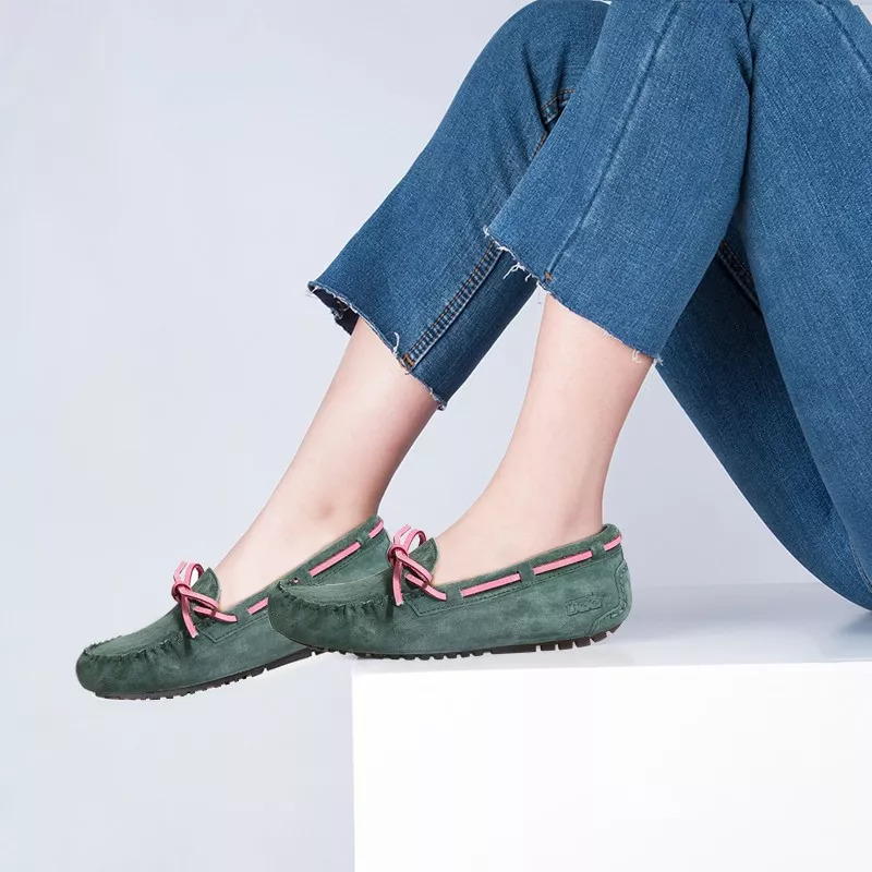 安妮海瑟薇、贾静雯、凯特王妃为什么都爱豆豆鞋？澳洲百年UGG，手工真皮、弹力软底超舒服，带娃、逛街，走哪都不累！