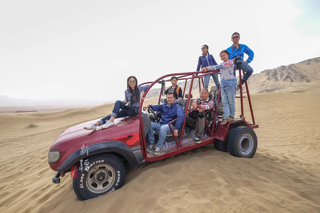 喀什库木塔格沙漠冲浪体验,沙漠滑沙比海上冲浪还过瘾