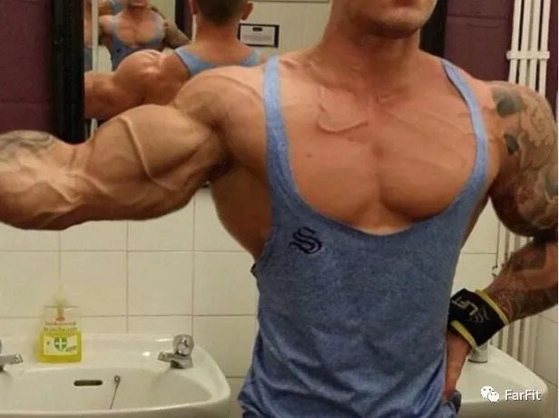 胸肌上中间没肉怎么徒手增厚,胸肌练到什么程度练胸肌中缝