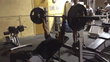 胸肌上中间没肉怎么徒手增厚,胸肌练到什么程度练胸肌中缝